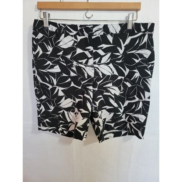 Mario Serrani Italy Women’s Size 12 Bermuda Shorts Black White Pattern Stretchy - Picture 3 of 8